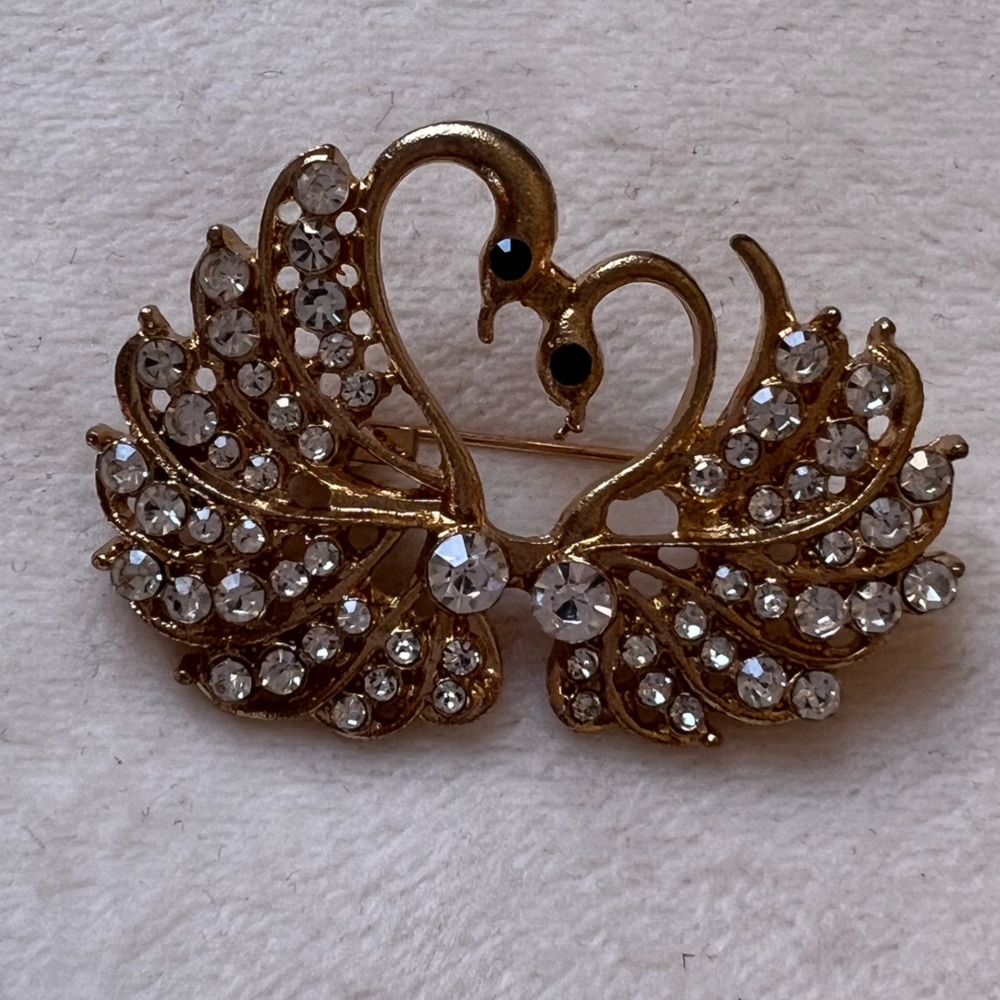 New Brooch - Picture 3 of 4